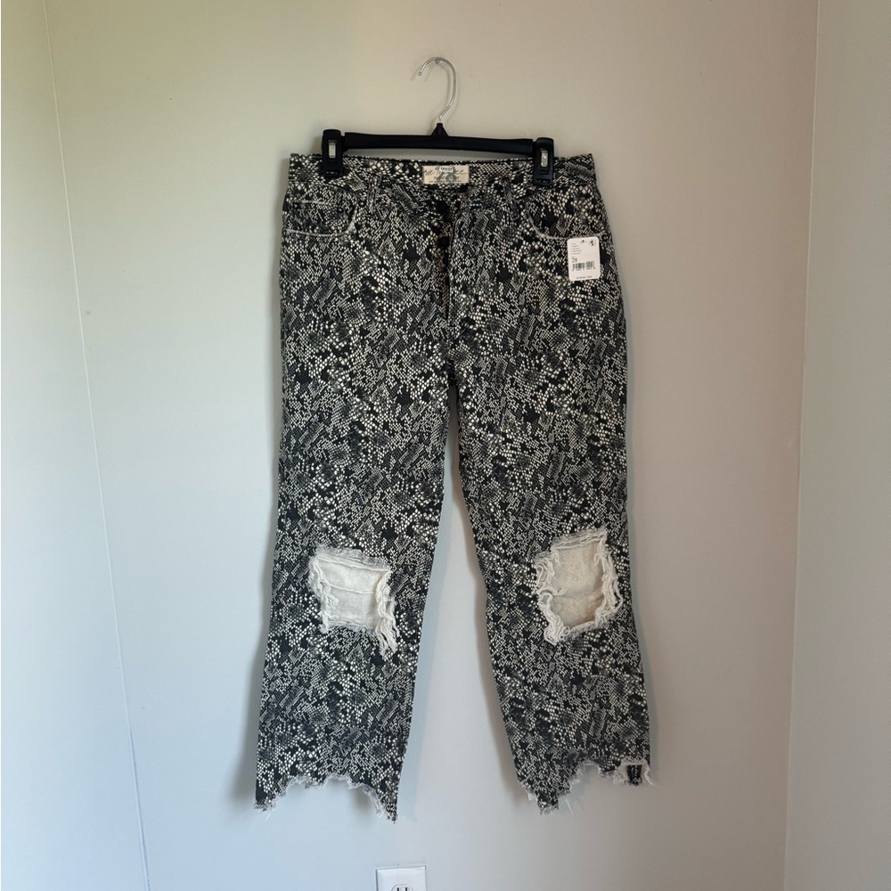 NWT Free People Snake Skin Destroyed Jeans Size 28